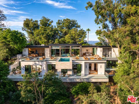 Photo of 12752 Mulholland Drive, Los Angeles, CA 90210 (MLS # 26865433)