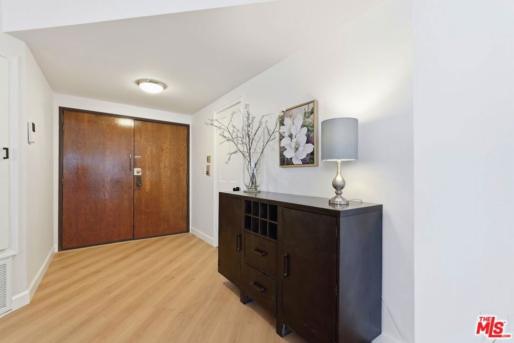 828 S Bedford Street 202, Los Angeles CA 90035