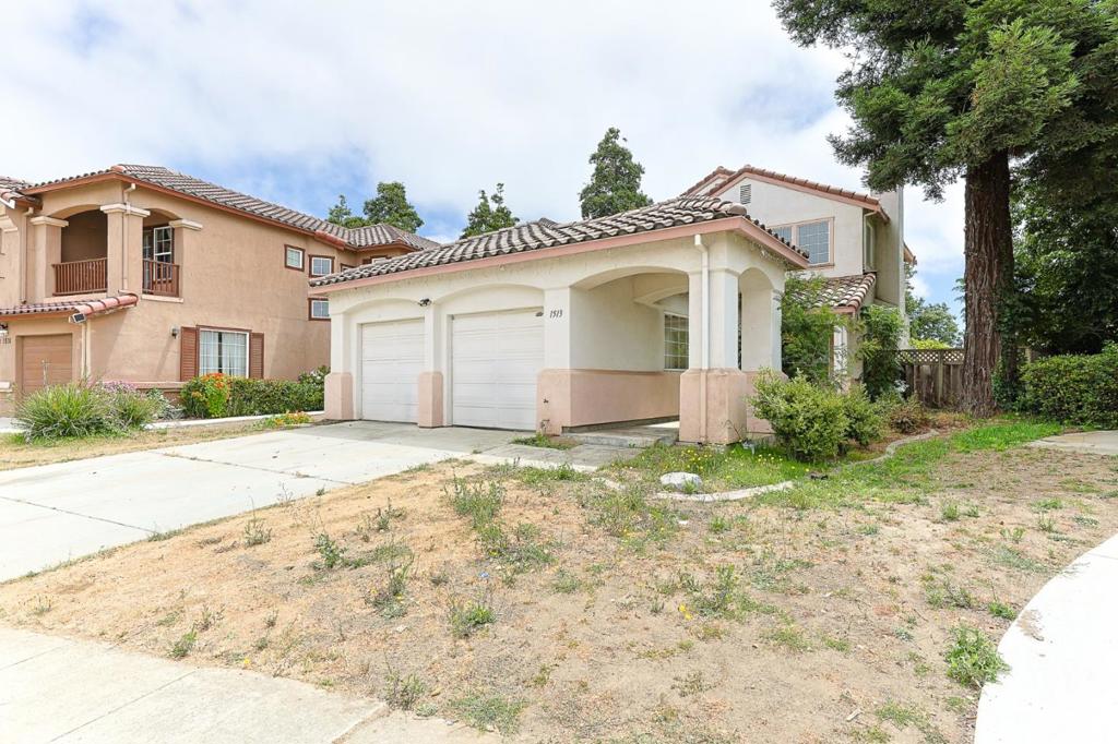 Welcome to this charming 3-bedroom, 2-bathroom home located in the vibrant city of Salinas. Home includes an enclosed loft that can be used as an extra bedroom or office. With a spacious 1,427 square feet of living space, this residence offers a comfortable and functional layout. The kitchen is equipped with modern amenities, perfect for culinary enthusiasts. Enjoy the convenience of the dining area situated in the family room, providing a cozy ambiance for meals. The home features laminate flooring throughout, adding a touch of elegance and ease of maintenance. A central forced air - gas heating system ensures comfort during cooler months, while a fireplace adds warmth and character to the living space. For your laundry needs, the home offers facilities conveniently located in the garage. The residence is part of the Alisal Union Elementary School District. Additional highlights include a primary suite with a retreat and walk-in closet, as well as a two-car garage. This lovely home is an excellent choice for those seeking comfort and convenience in Salinas.