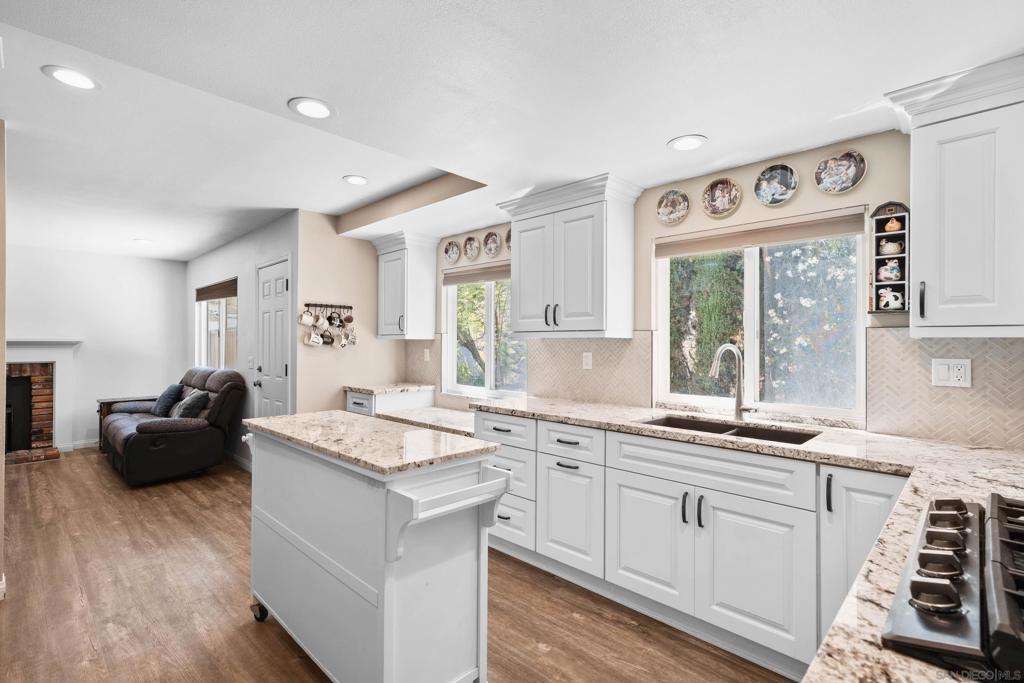 8885 Burkshire Pl