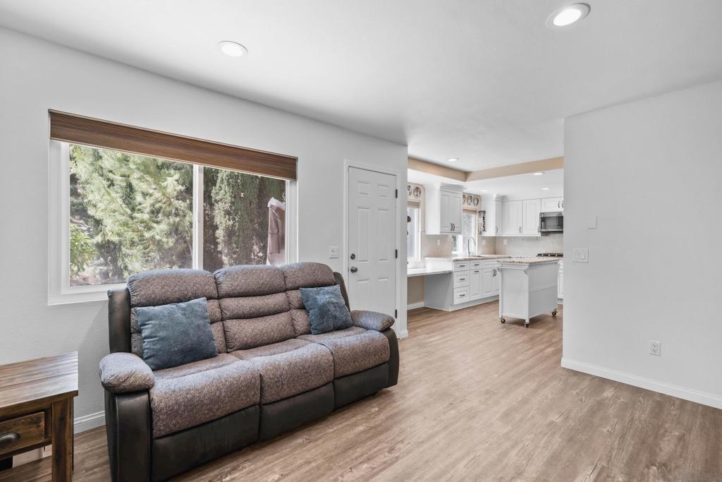 8885 Burkshire Pl