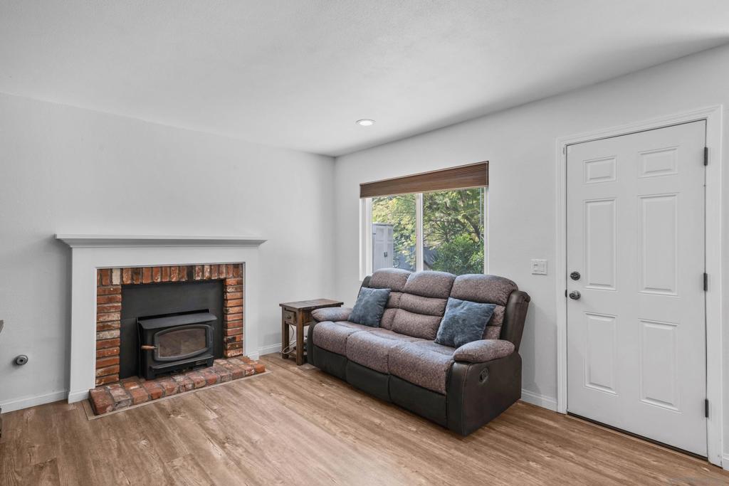 8885 Burkshire Pl