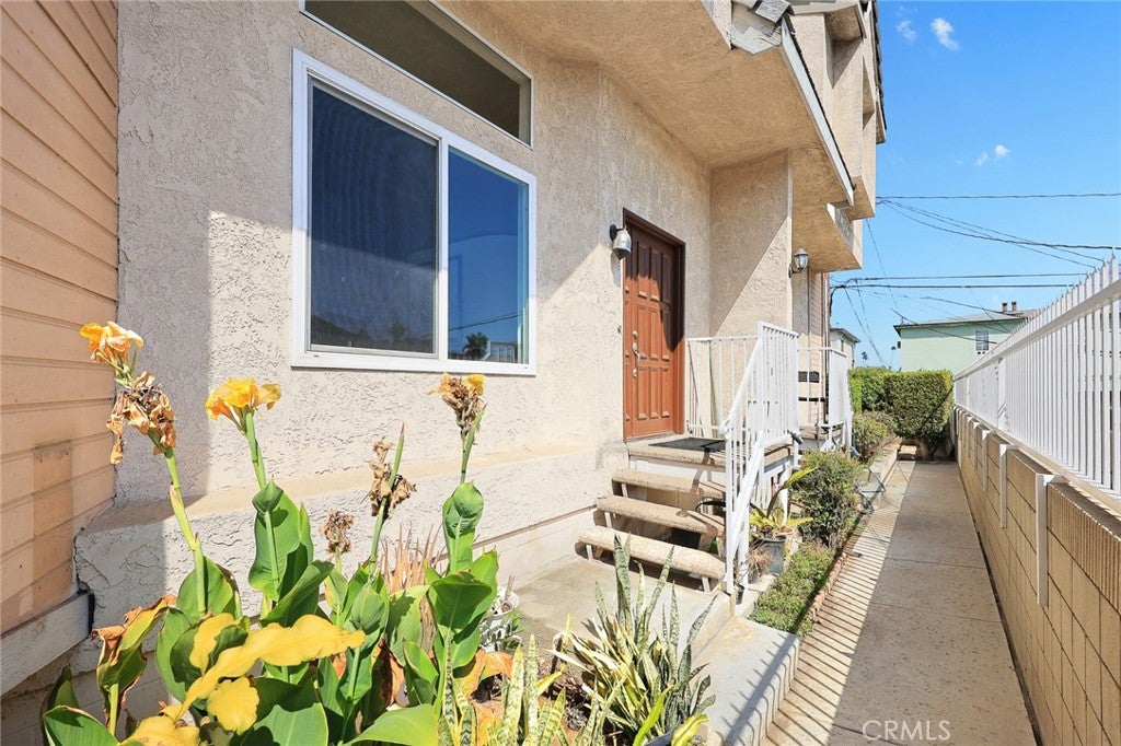 216 S Marengo G