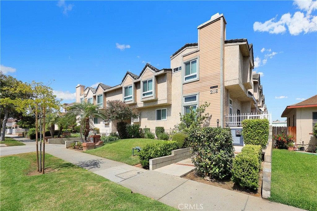 216 S Marengo G