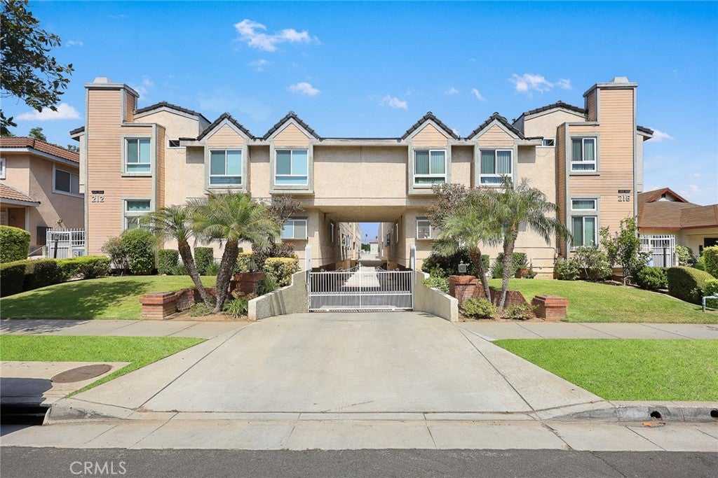 216 S Marengo G