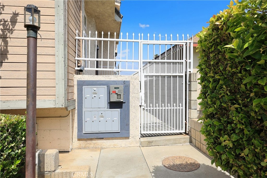 216 S Marengo G