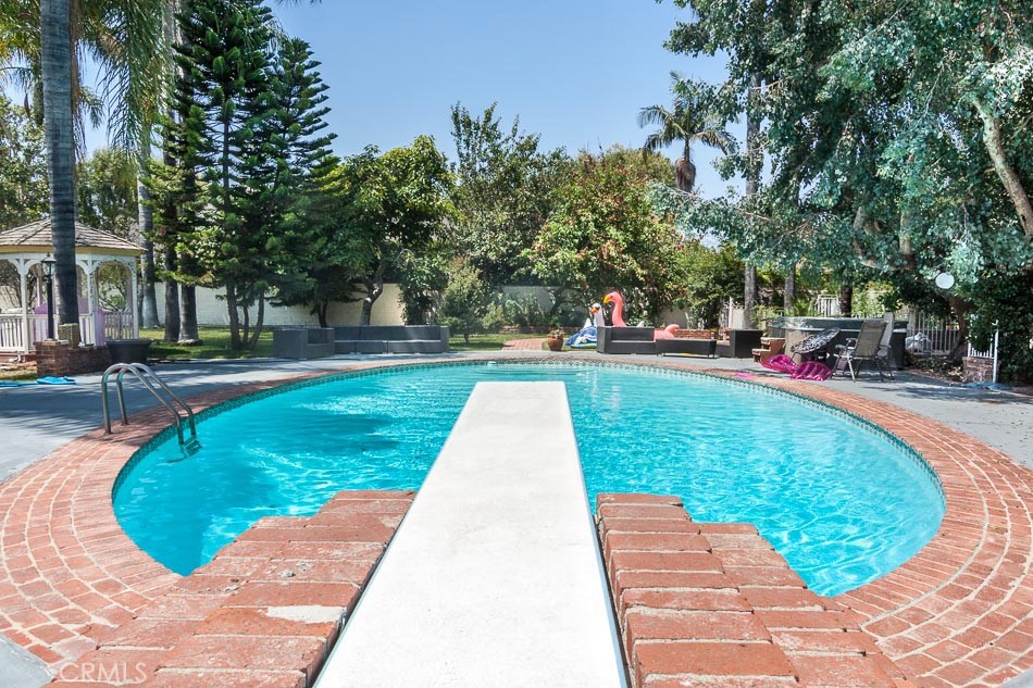 Properties 4 4645 Ledge Avenue