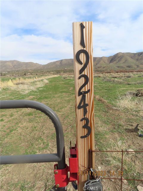 Photo of 19243 Whitehaven St, Hesperia, CA 92345 (MLS # OC26028548)