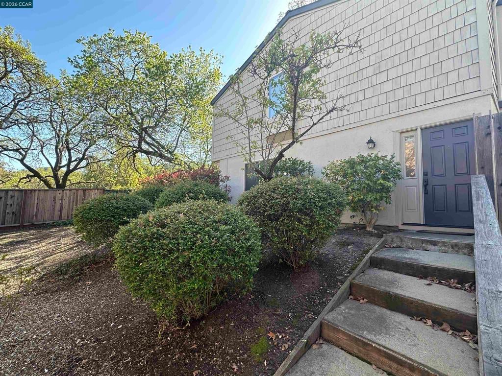 1827 Holland Dr