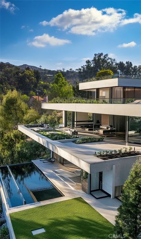 Photo of 16531 Las Casas Place, Pacific Palisades, CA 90272 (MLS # SR25107635)