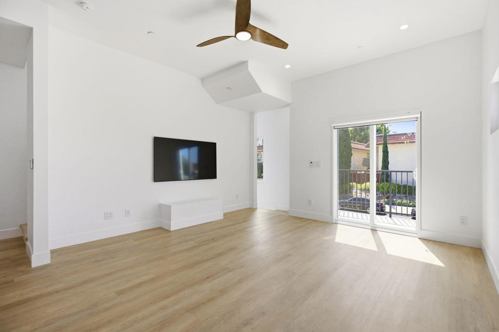 2055 S El Camino Real