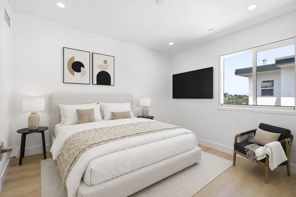 2055 S El Camino Real