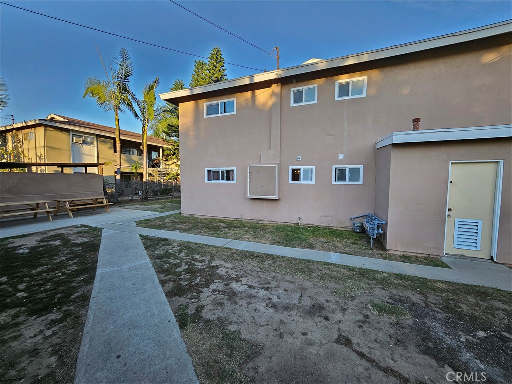 1381 Burwood Street 3