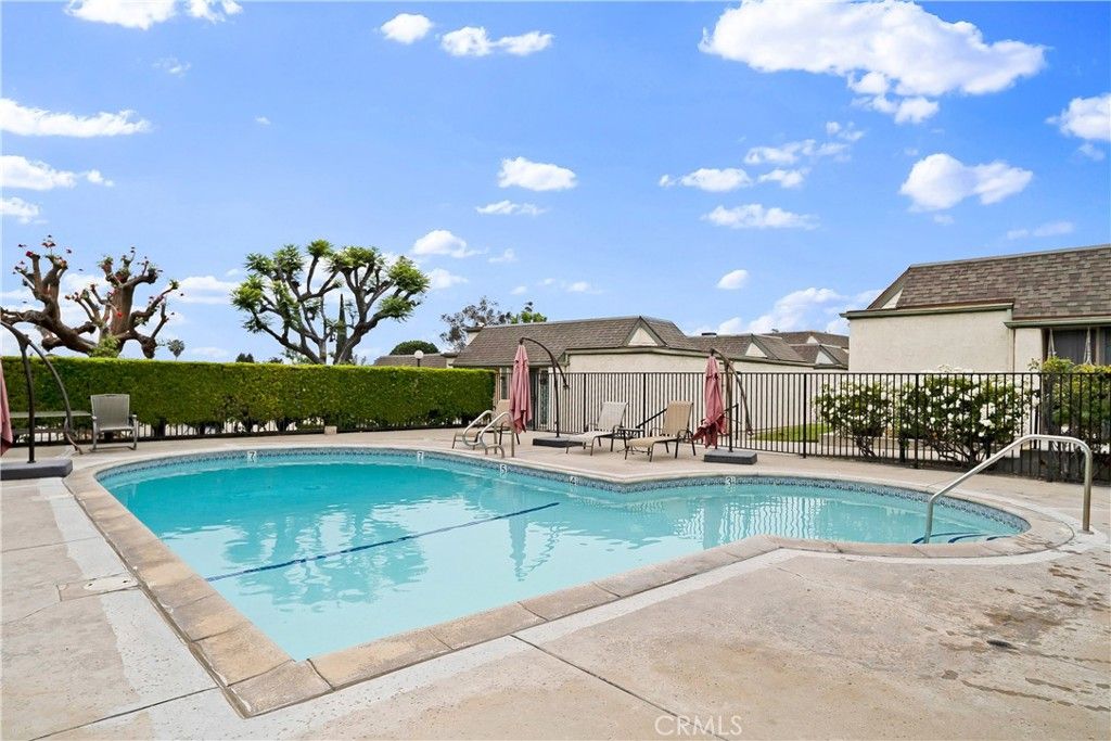 listing image 130726745271010319078