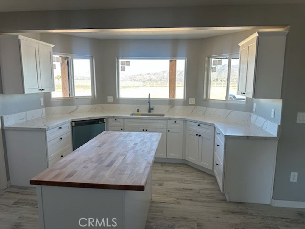 Photo of 15009 Temecula Road Rd, Apple Valley, CA 92307 (MLS # HD26055897)