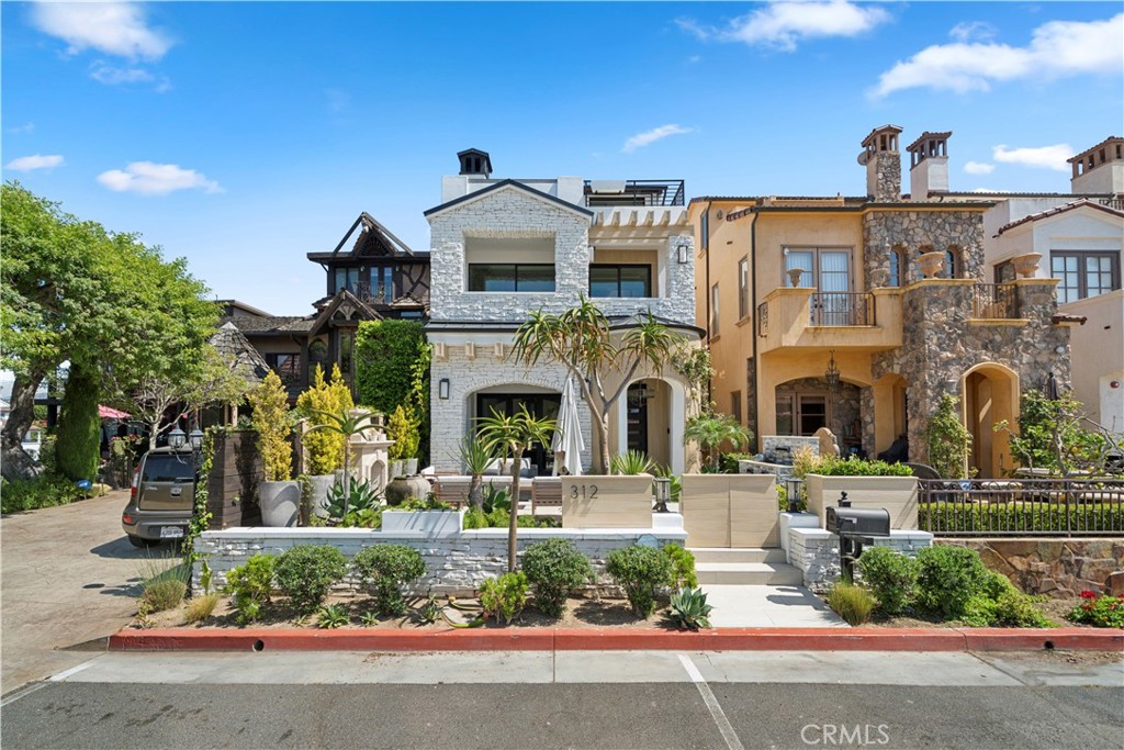 Corona del Mar South of PCH (CDMS) - Residential Lease