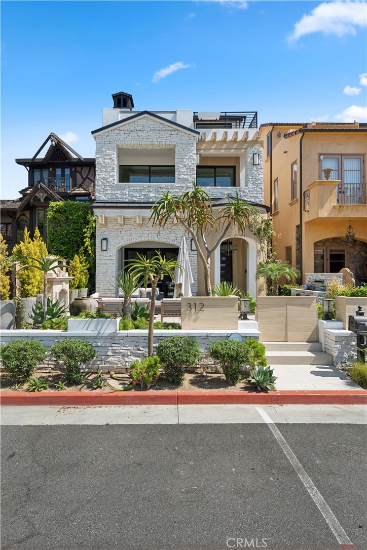 Corona del Mar South of PCH (CDMS) - Residential Lease