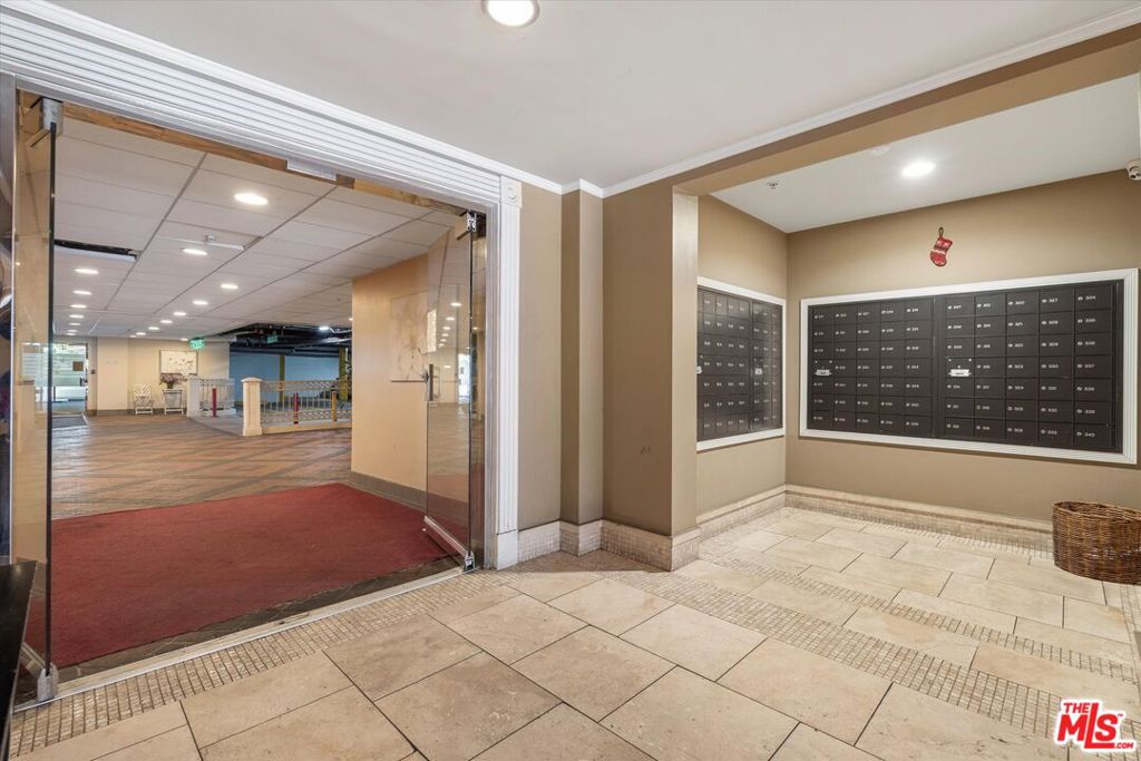 620 S Gramercy Place 103