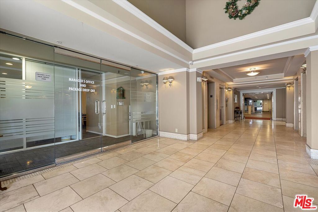 620 S Gramercy Place 103