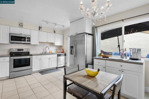 Photo of 4 Sheffield Ct Ct, San Pablo, CA 94806 (MLS # 41134361)