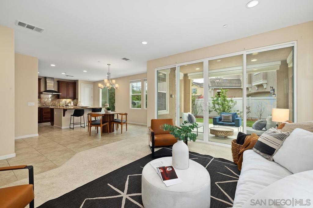 6729 Golden Glen