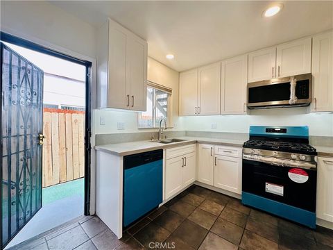Photo of 4918 1/2 Tujunga Avenue, North Hollywood, CA 91601 (MLS # SR26031055)