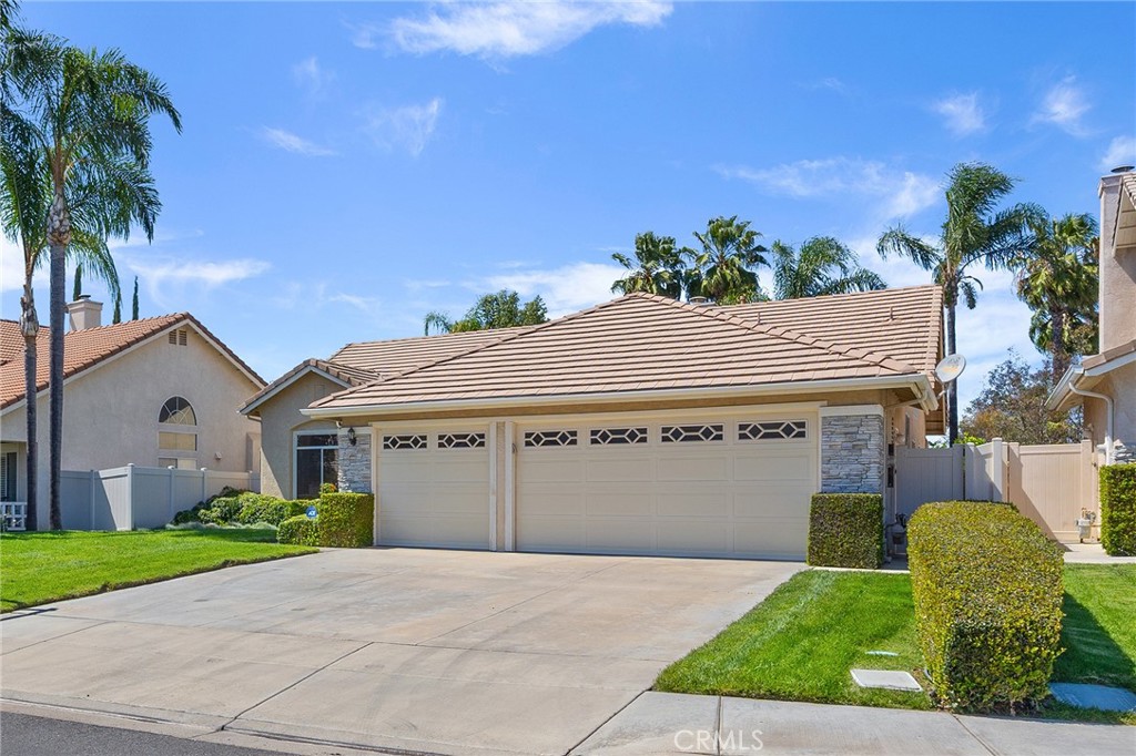 32176 Corte Florecita