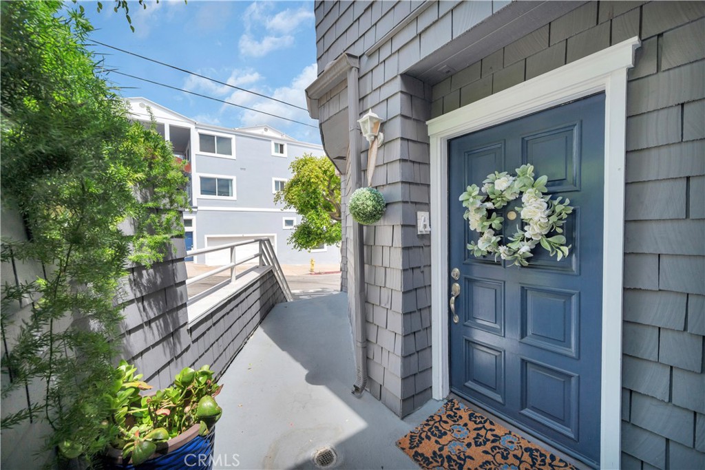653 Manhattan Beach Blvd. A