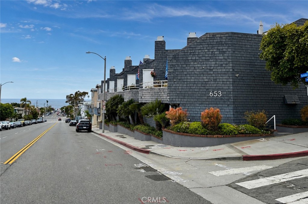 653 Manhattan Beach Blvd. A