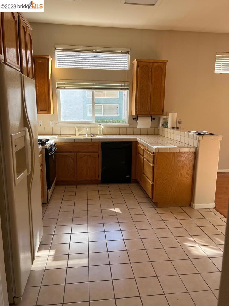 SUMMERSET - Residential Lease