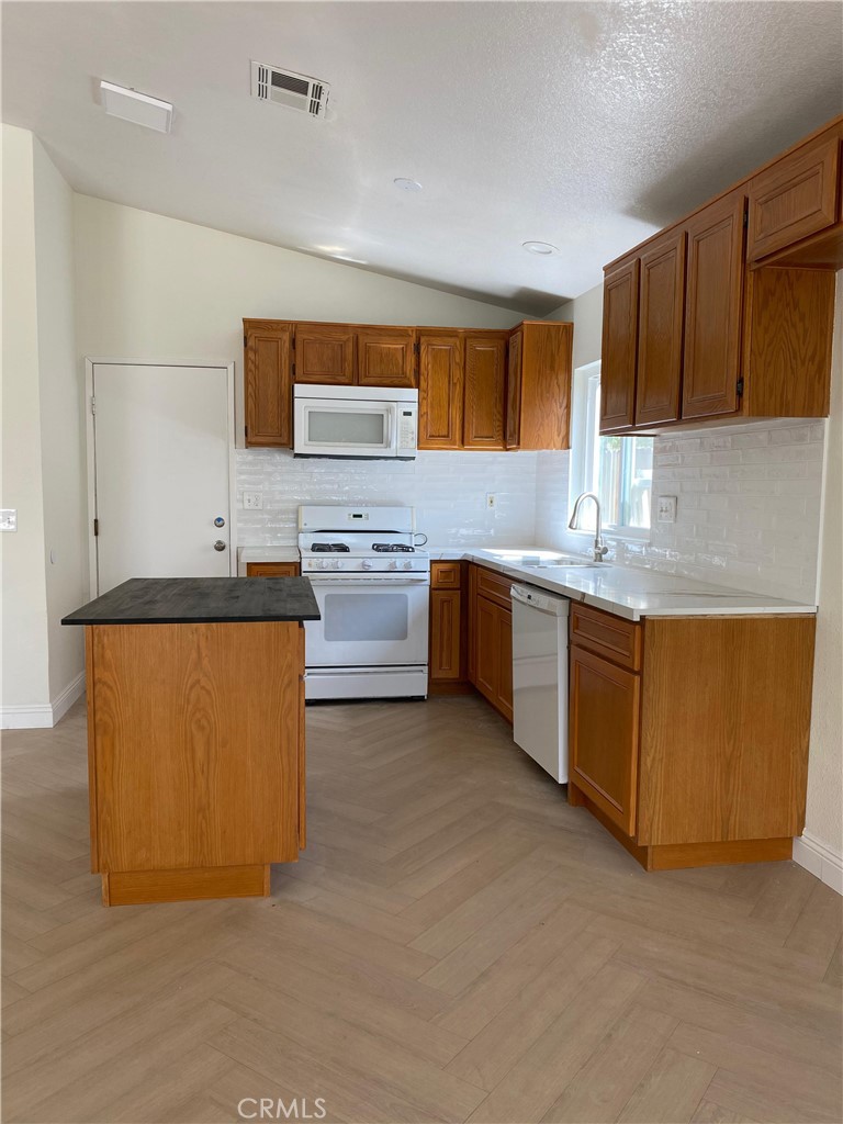 32575 Buckhorn