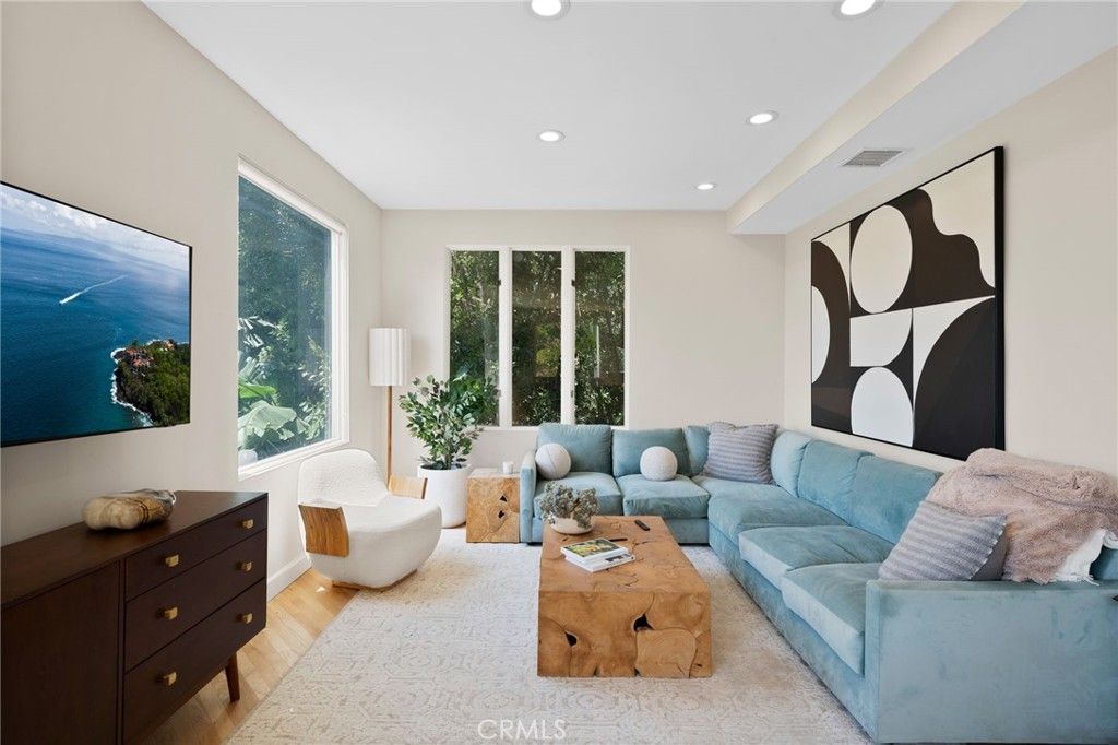 Photo of 1690 N Crescent Heights Blvd, Los Angeles, CA 90069 (MLS # CV25233661)
