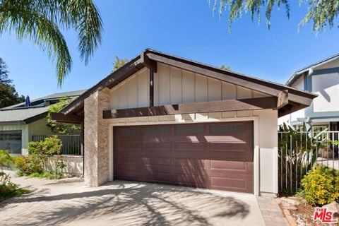 Photo of 30712 Lakefront Drive, Agoura Hills, CA 91301 (MLS # 26997895)