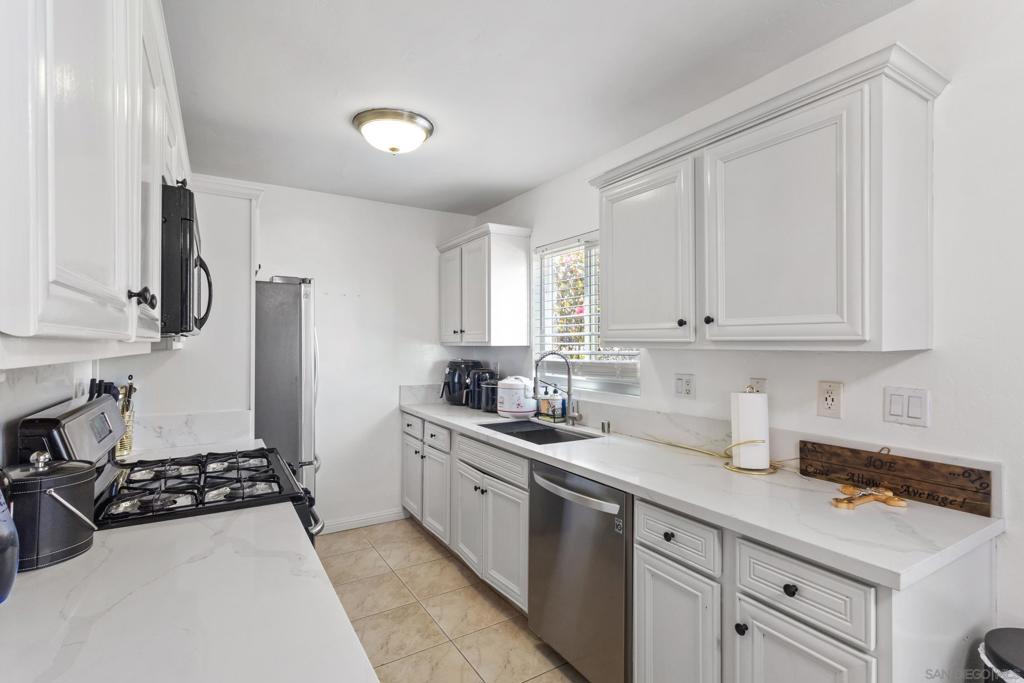 Welcome to 5510 Adelaide Ave #1, a charming 1-bedroom, 1-bathroom condo that is FHA/VA approved! the heart of San Diego! This updated unit features a spacious living area with natural light, a well-appointed kitchen with modern appliances, and in unit washer and dryer. The community offers a community pool and gated entry with easy access to local shopping, dining, and major freeways.