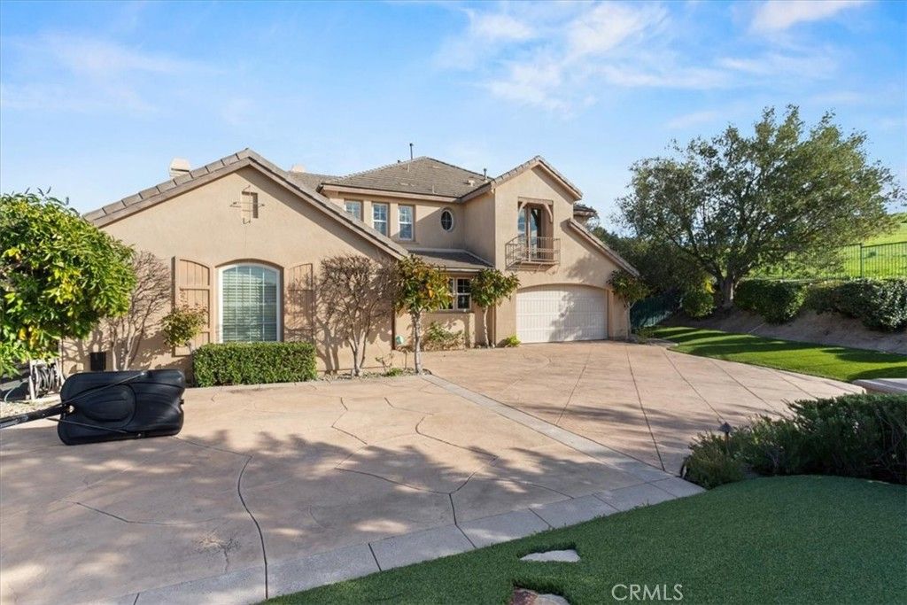 Photo of 3308 Crosspointe Court, Simi Valley, CA 93065 (MLS # SR26021430)