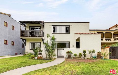 Photo of 1050 S Hayworth Avenue, Los Angeles, CA 90035 (MLS # 26776843)