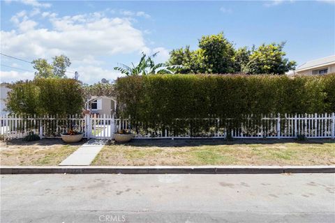 Photo of 18328 Gresham ST, Northridge, CA 91325 (MLS # SR26099606)