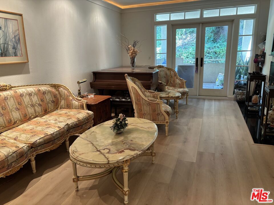 Properties 2 2222 N Beachwood Drive 207