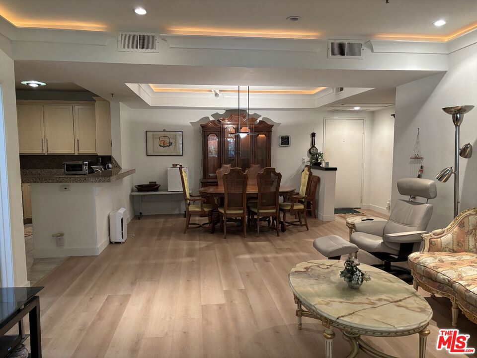 Properties 1 2222 N Beachwood Drive 207