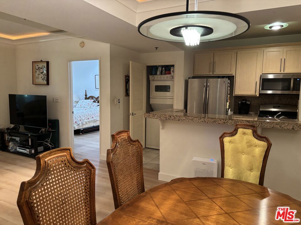 Properties 8 2222 N Beachwood Drive 207