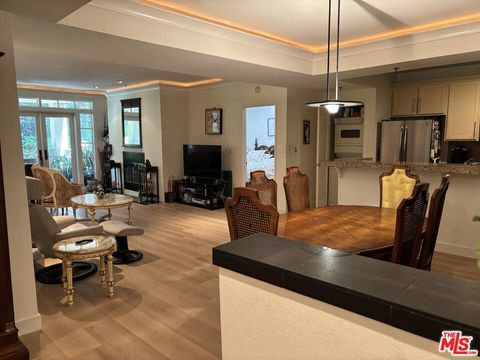 2222 N Beachwood Drive 207 Los Angeles CA 90068