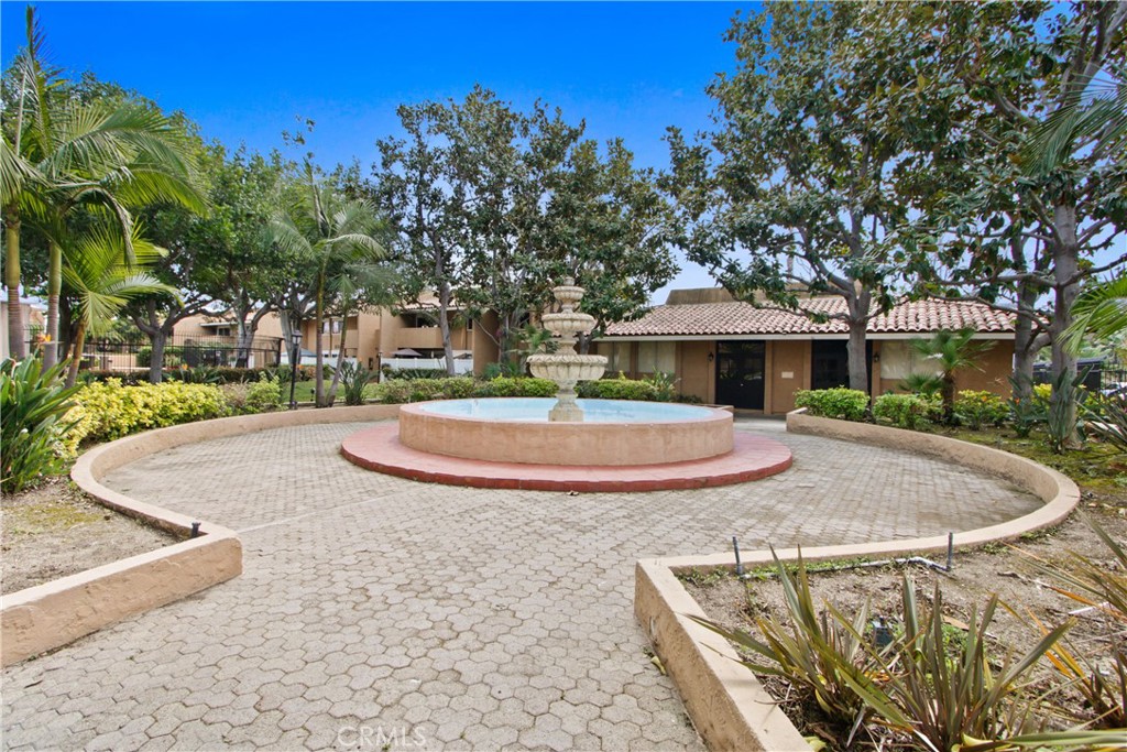 1001 W Macarthur Boulevard 20