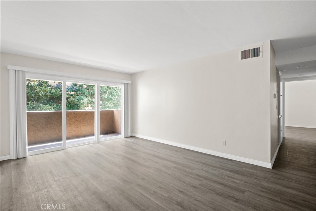 1001 W Macarthur Boulevard 20
