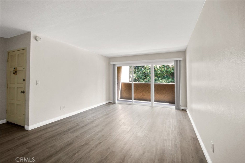 1001 W Macarthur Boulevard 20