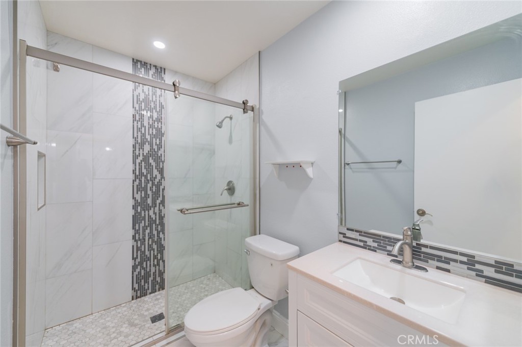 La Vista (LVIS) - Residential