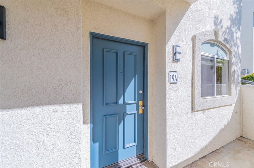 Welcome to this upgraded bright and airy 2 bedrooms and 2 bathrooms Corner Unit!. This beautiful unit features wood like flooring, upgraded kitchen with granite counter top. stainless appliances and upgraded bathrooms. Close to beach and Resort style amenities including pool, spa, and Gym.