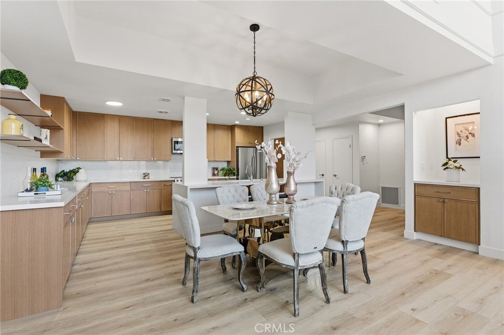 1880 Veteran Avenue 306