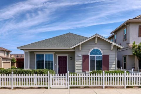 Photo of 915 Rogge Road, Salinas, CA 93906 (MLS # ML82043550)