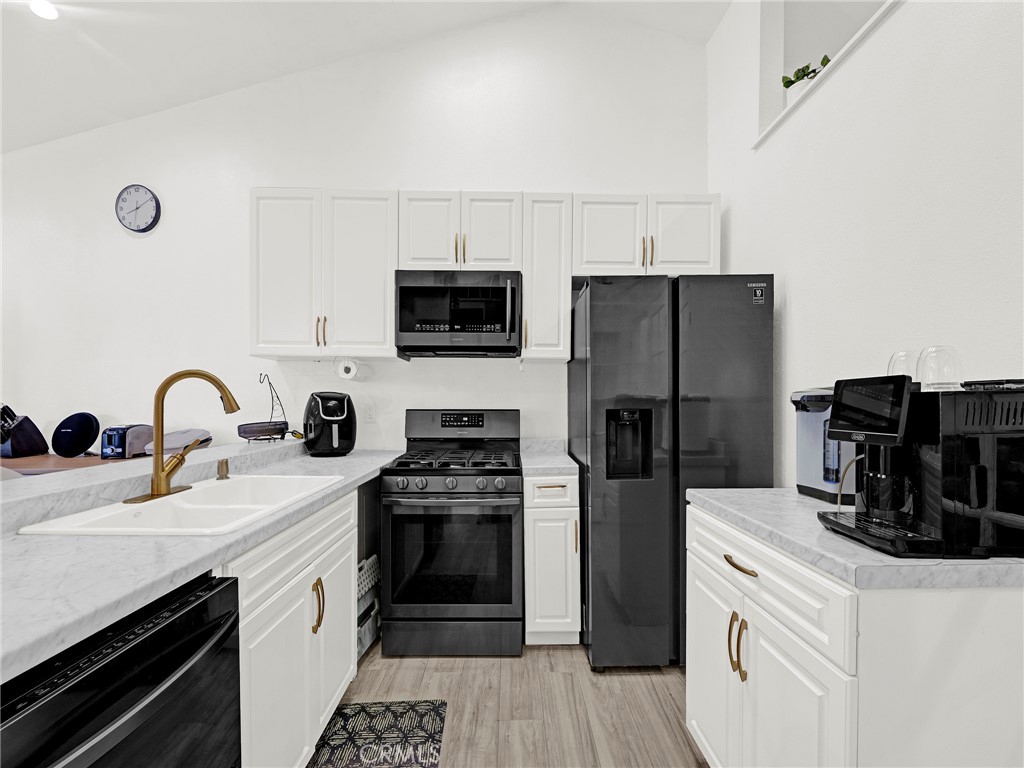 11350 Foothill Boulevard 15