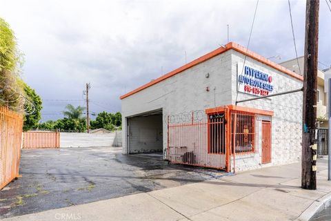 Photo of 7820 Lankershim Boulevard, North Hollywood, CA 91605 (MLS # SR26080658)